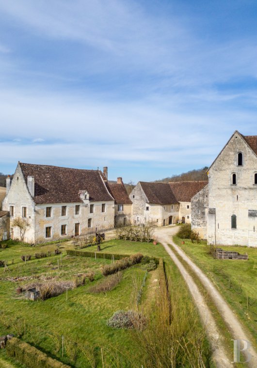 En Touraine, près de Loches, un ancien château-monastère et son domaine de 150 hectares - photo  n°41
